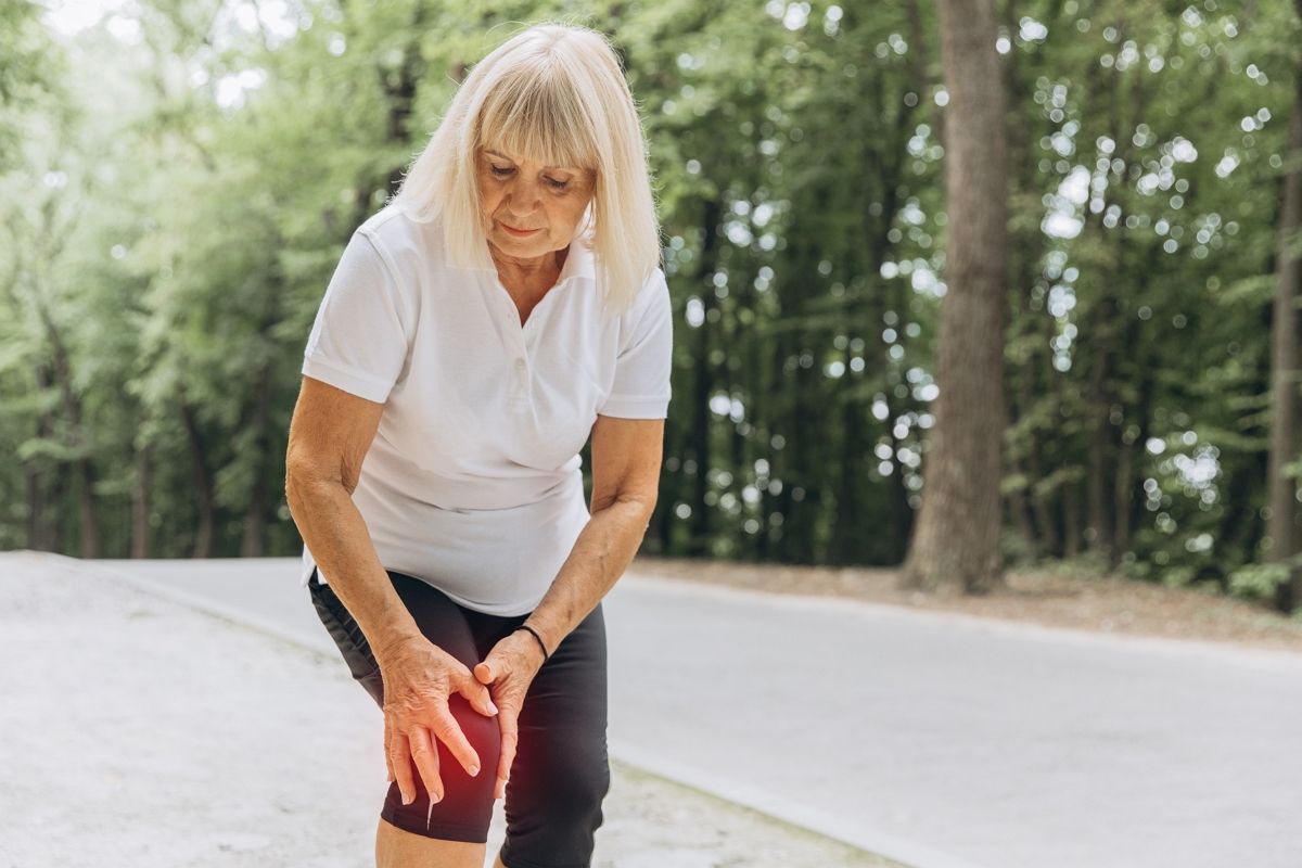 MiddleAge Knee Pain Early Warning Signs You Shouldn’t Ignore